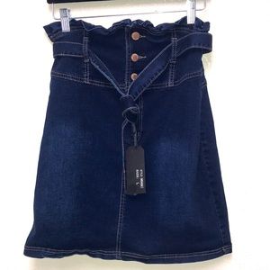 Nina Rossi Jeans NWT Junior’s Size Large Belted Dark Denim Jean Skirt